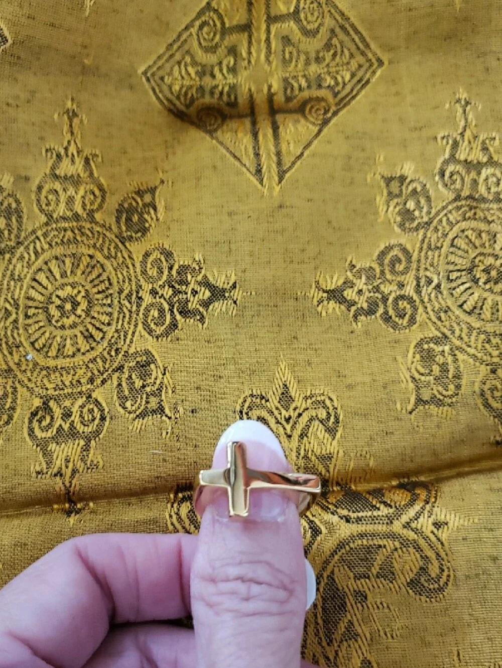 Gold-Tone Modern Cross Ring - Size 6